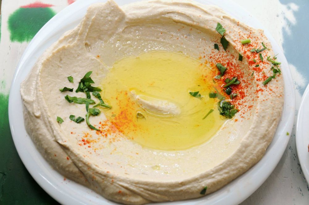 צלחת חומוס מסעדה ערבית ביפו