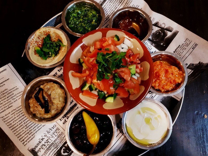 תמונה שצולמה בחומוס אליהו - 4 מגוון תוספות לחומוס דובנוב 26