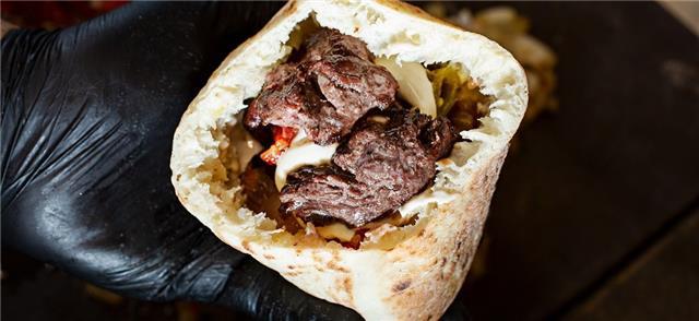 פיתה בשר "פז" בחולון