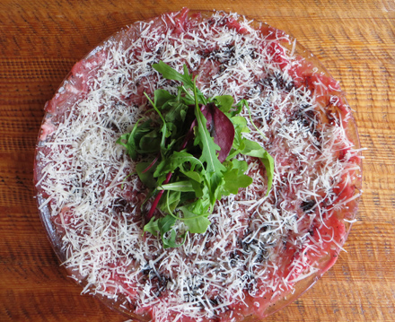 קרפצ'יו בקר. צילם: רועי פנחסי