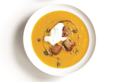 פרש קיטשן. מרק כתום, ג'ינג'ר וחלב קוקוס. צילום: דן פרץ