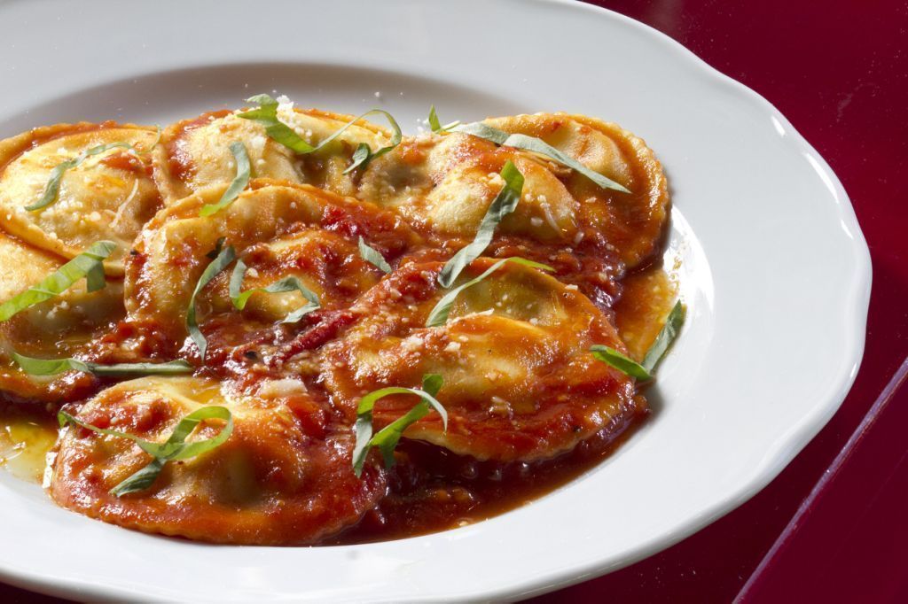 קמפנלו. רביולי גורגונזולה. צילום : אנטולי מיכאלו