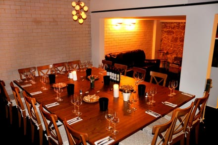 סדנת יין בג'אפה בר. צילום: איל קרן