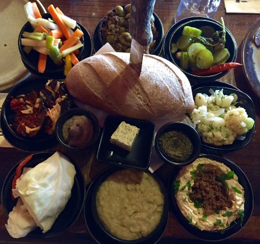 סלטים במסעדת הטחנה. צילום: אלדד שחר