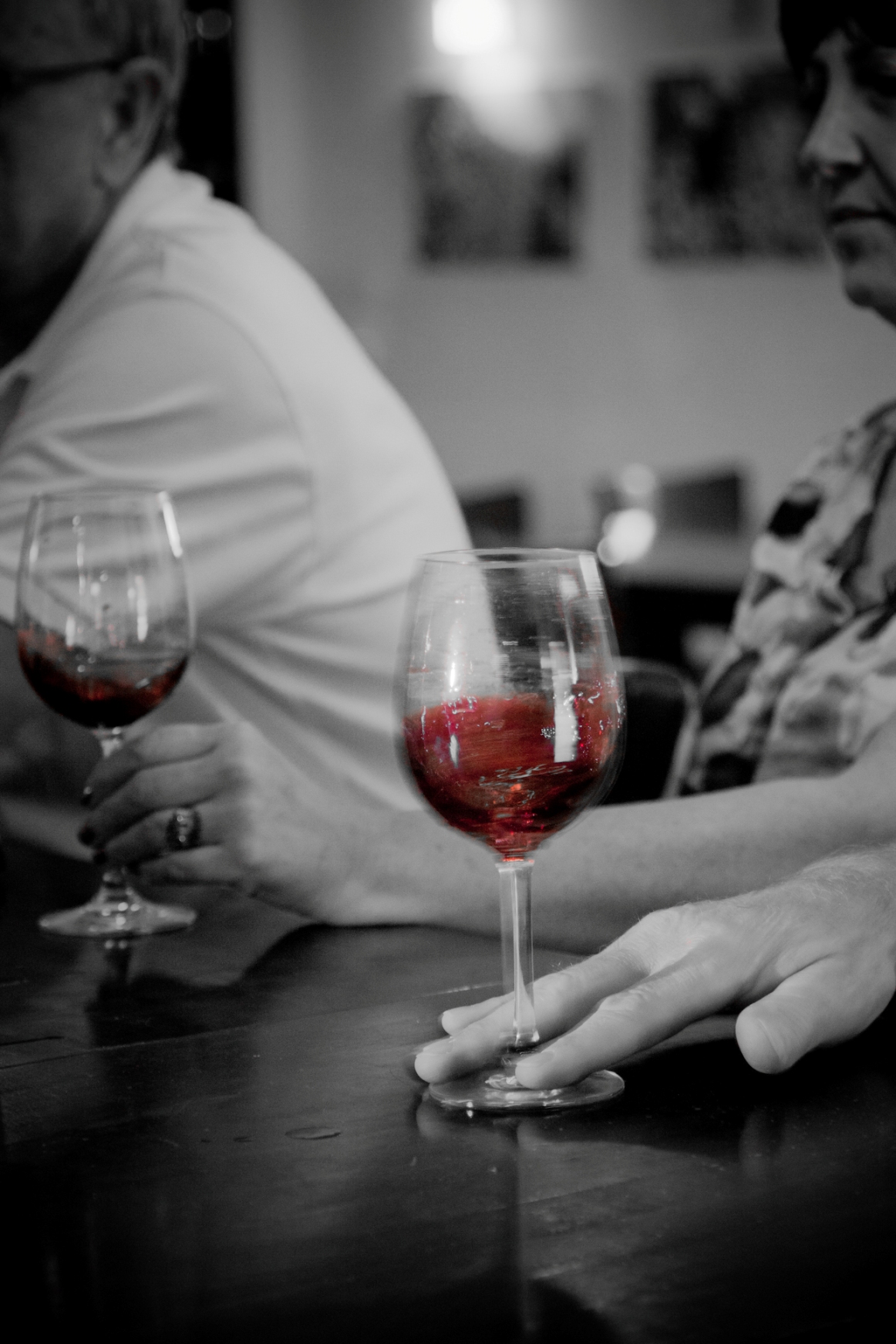 יין על הבר. צילום: שובל אביטוב