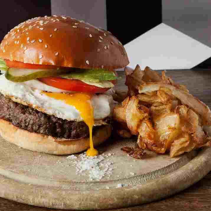 המבורגר באגאדיר (צילום: יעל ריבנאי)