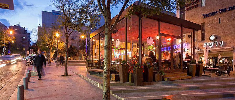 הולך אל ברטה ואצלה יושב 