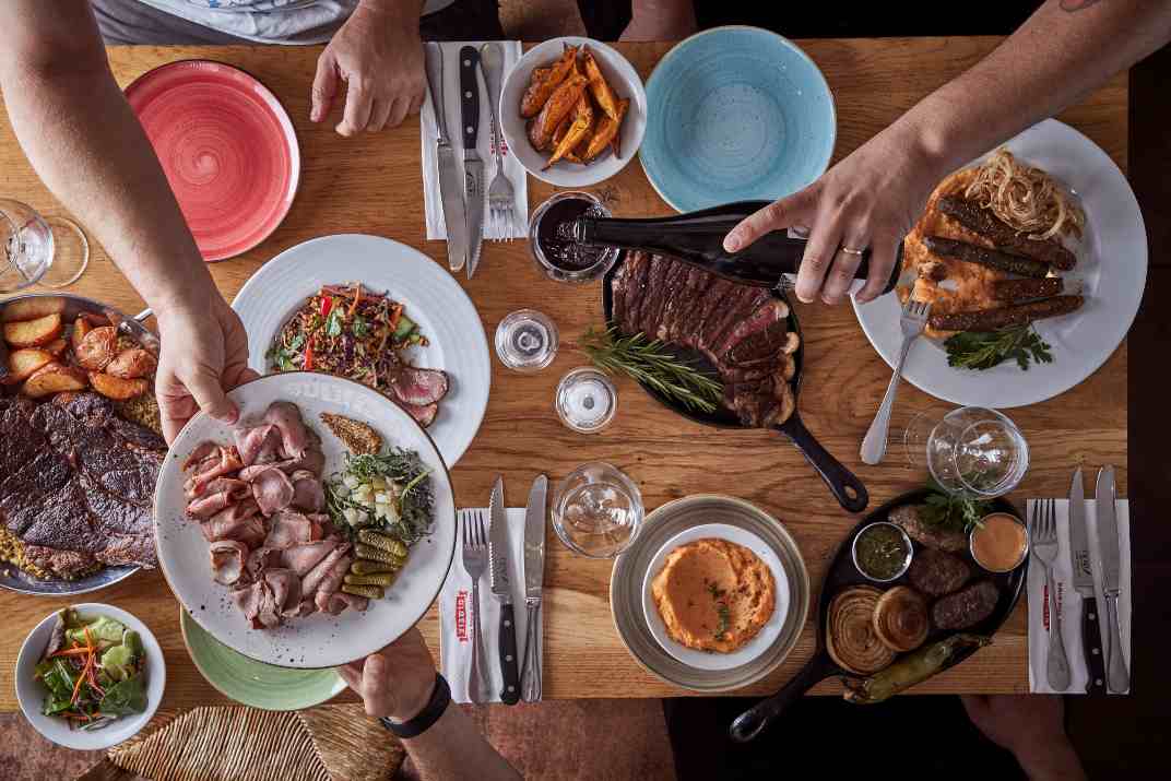 שולחן במסעדת מושבוצ רמות (צילום: באדיבות המקום)