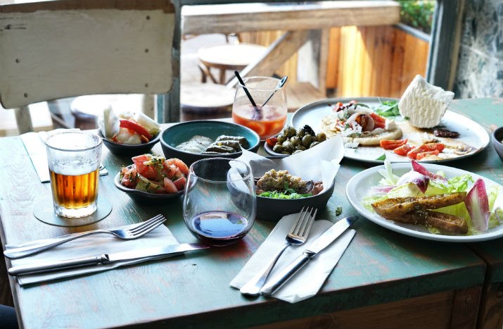 בבי בר אוכל בבוקר. צילום: שיר ויזר