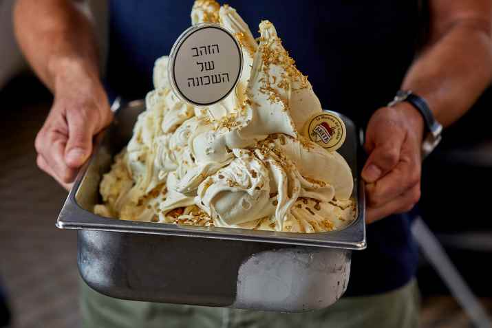 גלידה מהקולקצייה המוזהבת של אניטה (צילום: אפיק גבאי)