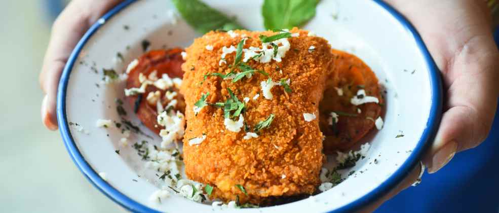 גבינת פטה בציפוי פריך של פלומרי (צילום: באדיבות המקום)