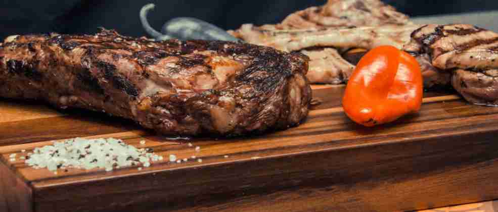 נתחי בשר במסעדת בישיקיו (צילום: באדיבות המקום)