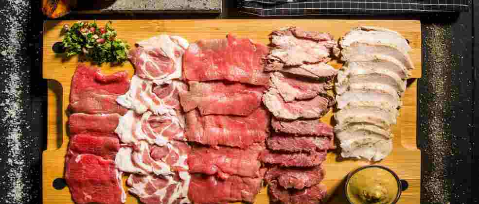 נתחי בשר במסעדת המקדש (צילום: אסף אברהם) נתחי בשר במסעדת המקדש (צילום: אסף אברהם)