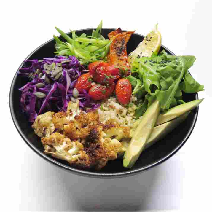 קערת ירקות צלויים בלאב איט (צילום: מארק אורן)