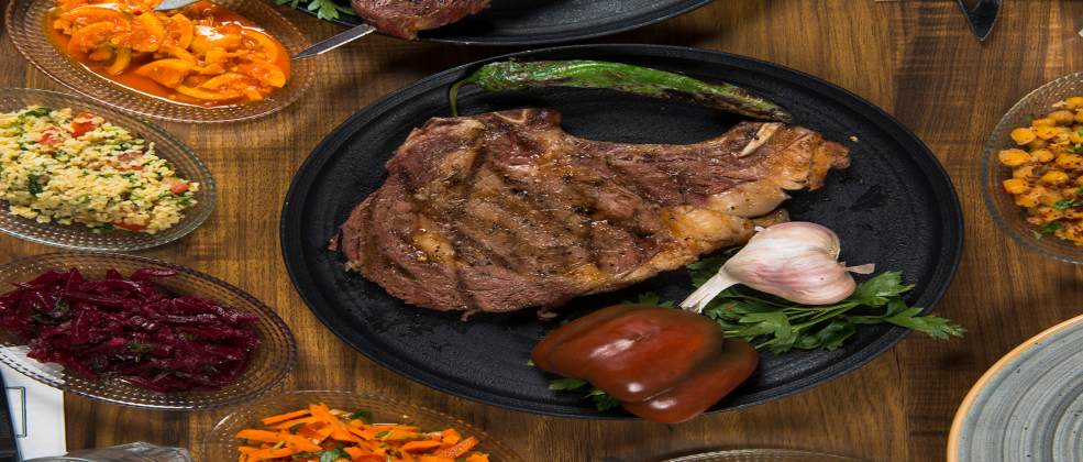 ארוחת בשרים בעזרא גריל ירושלים (צילום: דרור ורשבסקי)