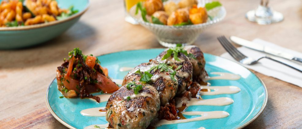 ארוחה במסעדת קפה יפו (צלם: דרור ורשבסקי) ארוחה במסעדת קפה יפו (צלם: דרור ורשבסקי)