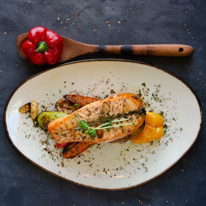 דג עם ירקות במסעדת מנצ'ס (צילום: באדיבות המקום)