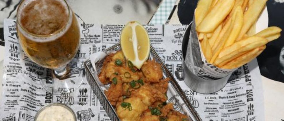 פיש אנד צ'יפס במסעדת מומו חיפה (צילום: באדיבות המקום)