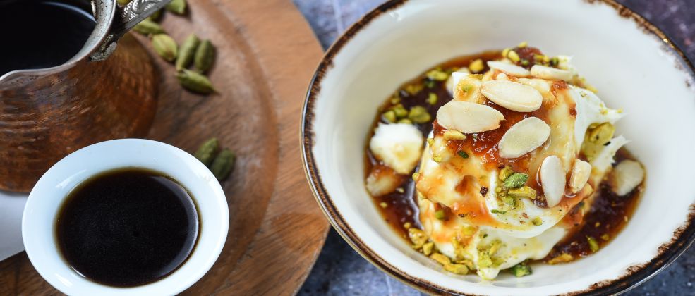 אושטה עם ריבת משמש בלונא ביסטרו נצרת (צילום: גלעד הר שלג)