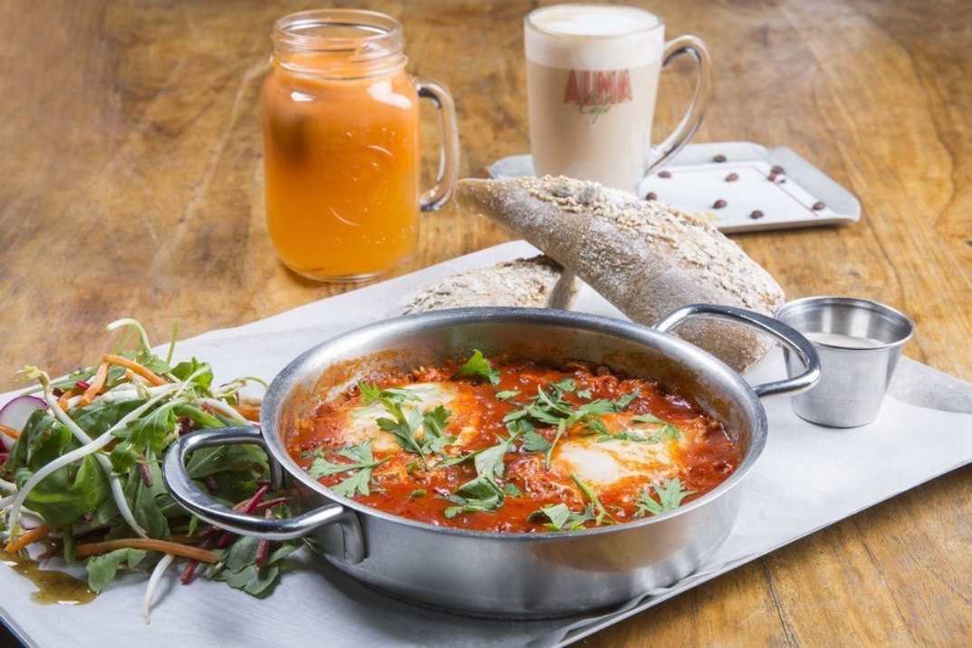 שקשוקה בקפה עלמה תל אביב (צילום: באדיבות המקום)