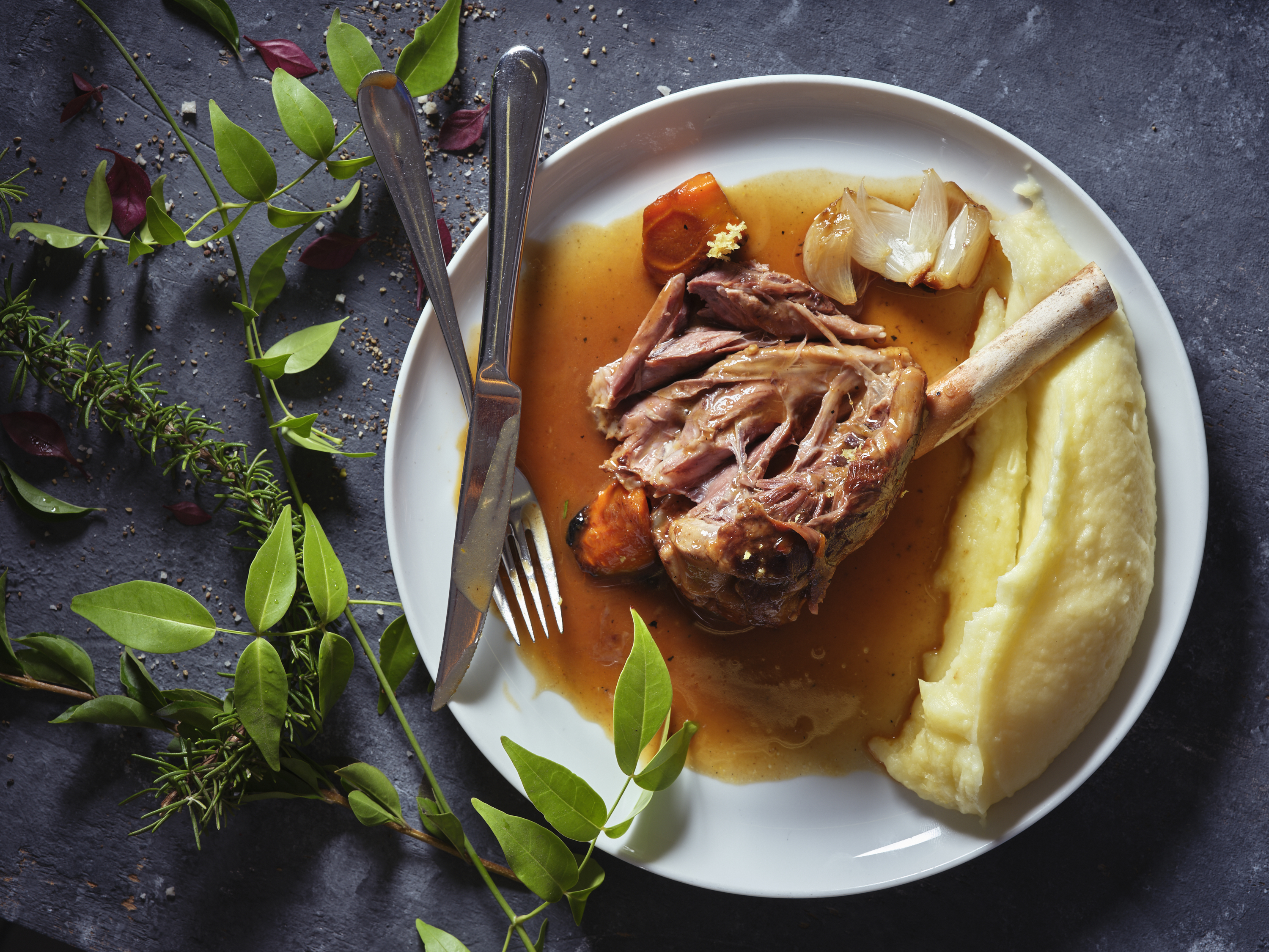 אוסובוקו טלה של פומו (צילום: אנטולי מיכאלו) אוסובוקו טלה של פומו (צילום: אנטולי מיכאלו)