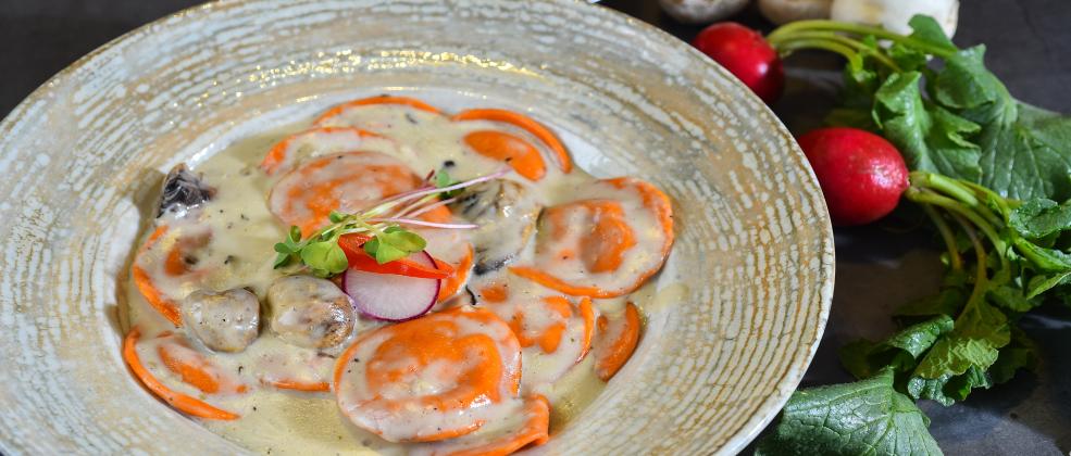 רביולי בטטה בשמנת פטריות ב-west house (צילום: גלעד הר שלג)