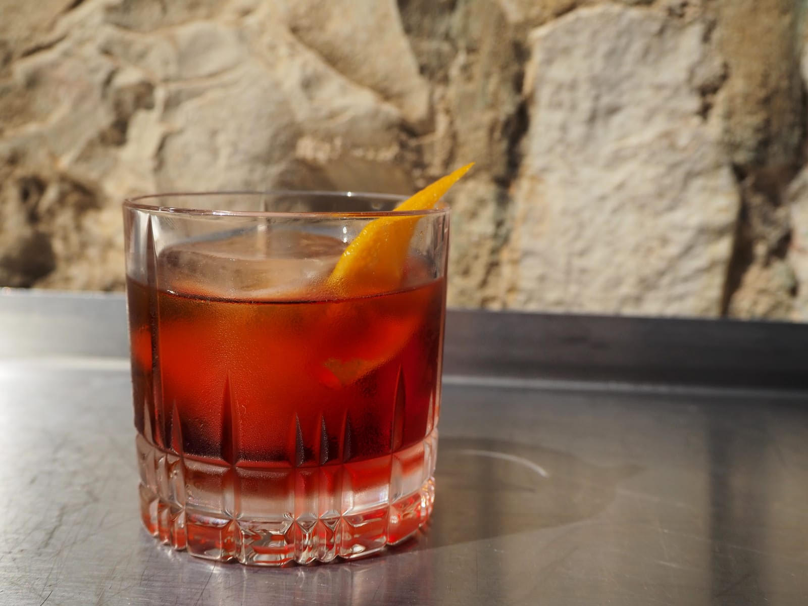 קוקטייל Smoky grey goose negroni הסדנא (צילום: רוי גיא)
