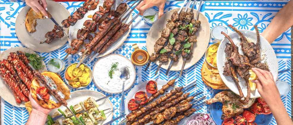 שיפודים בסגנון יווני של גרקו (צילום: אנטולי מיכאלו)