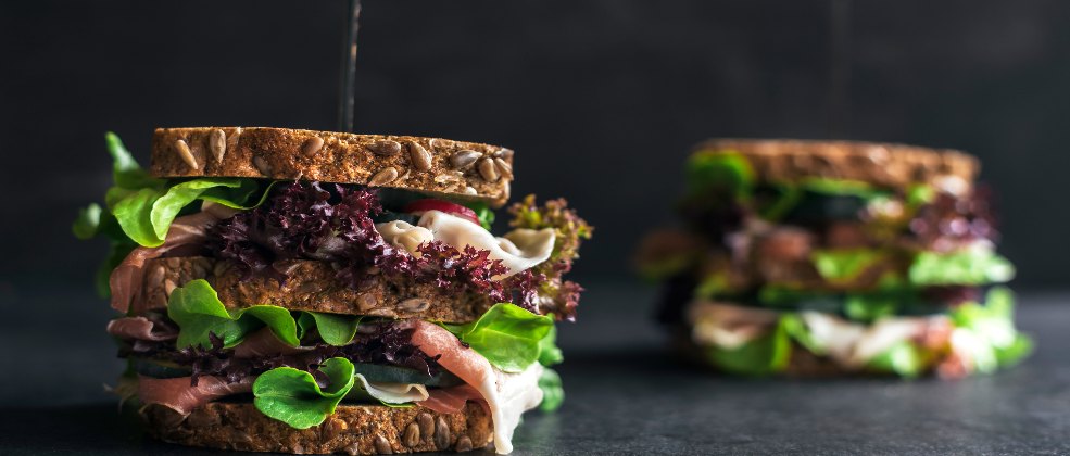 קישור לכתבה בשם כך זה התחיל: סיפורו של סנדוויץ'  כך זה התחיל: סיפורו של סנדוויץ'