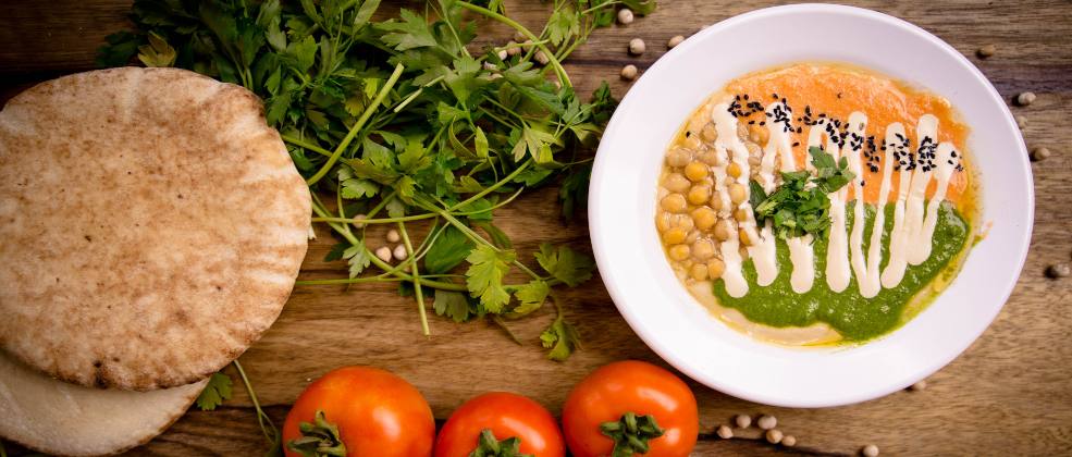 קישור לכתבה בשם ניפגש בסיבוב: איפה מנגבים חומוס? ניפגש בסיבוב: איפה מנגבים חומוס?