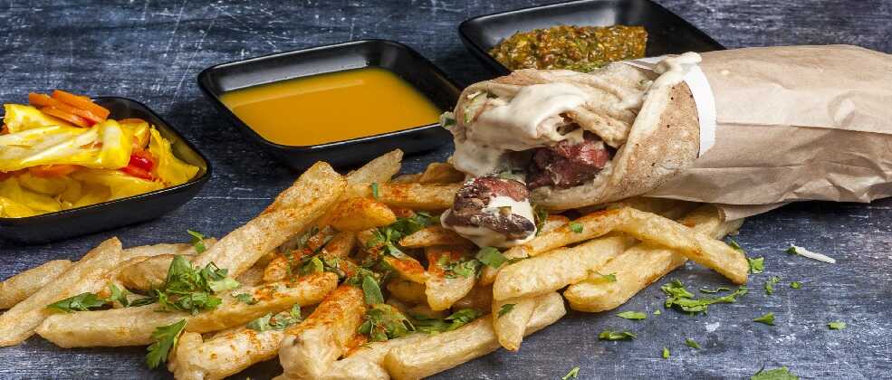 קישור לכתבה בשם המסעדה שהפכה לאגדה - שיפודי עזרא ובניו   המסעדה שהפכה לאגדה - שיפודי עזרא ובניו