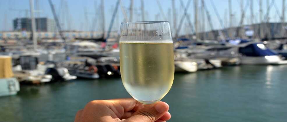 לחם בשר הרצליה - חוויה קולינרית מול שקיעה קסומה