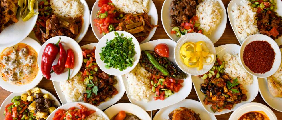 טעימה מכל עולם: למה כולם מדברים על ארוחת טעימות?